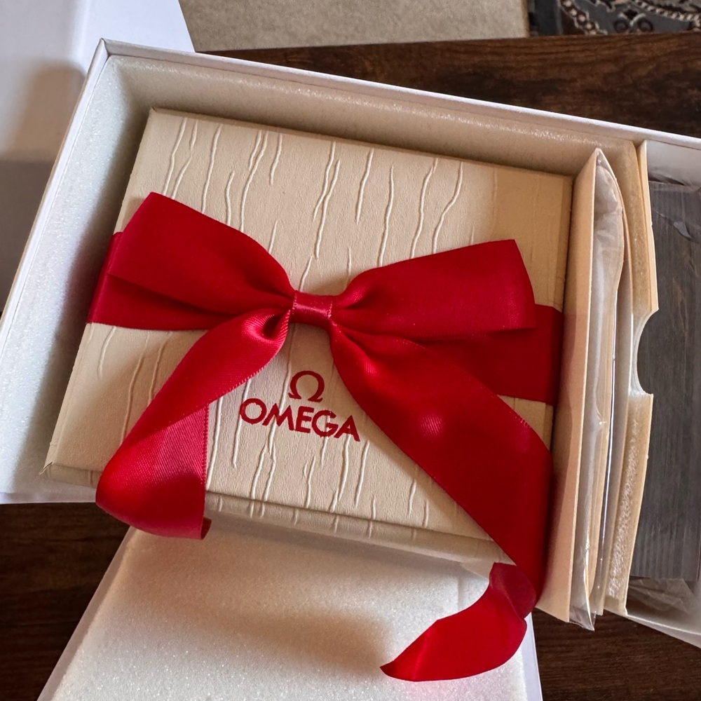 Omega watch box with ribbon